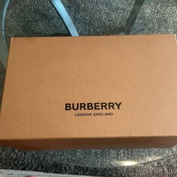 Authentic furley Burberry Slides - Picture 11 of 13